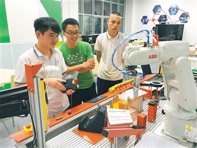 男生機電技術(shù)應用專業(yè)就業(yè)前景 畢業(yè)包分配嗎