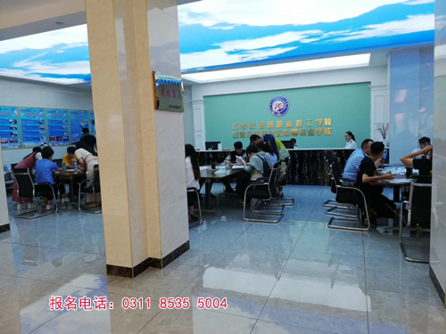 石家莊鐵路學(xué)校報(bào)名用本人到校嗎？