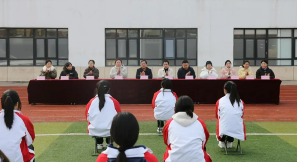 石家莊東華鐵路學(xué)?？瓦\(yùn)服務(wù)禮儀技能大賽