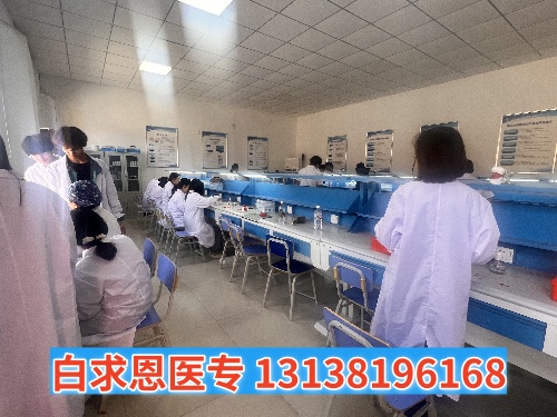 石家莊白求恩醫(yī)學(xué)中專學(xué)校多長(zhǎng)時(shí)間放假一次？
