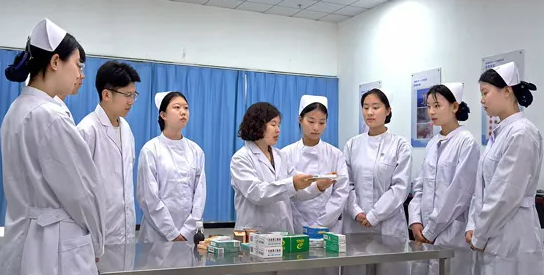 初中起點護理專業(yè)的課程難度大嗎？